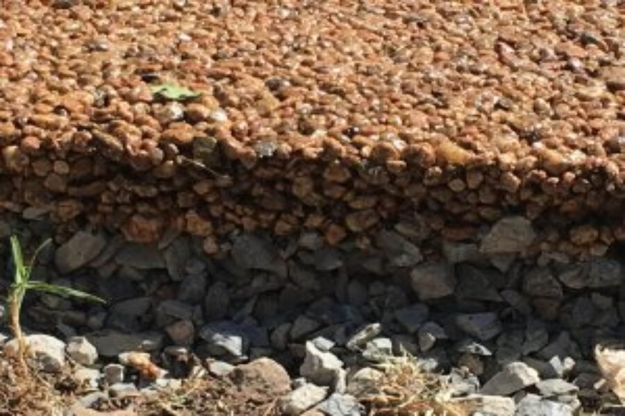 Reaprovechamiento de agua en hogares e industria.