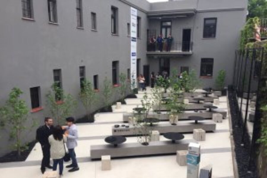 Obertura de la mano de Tecno Perfiles presente en casa FOA