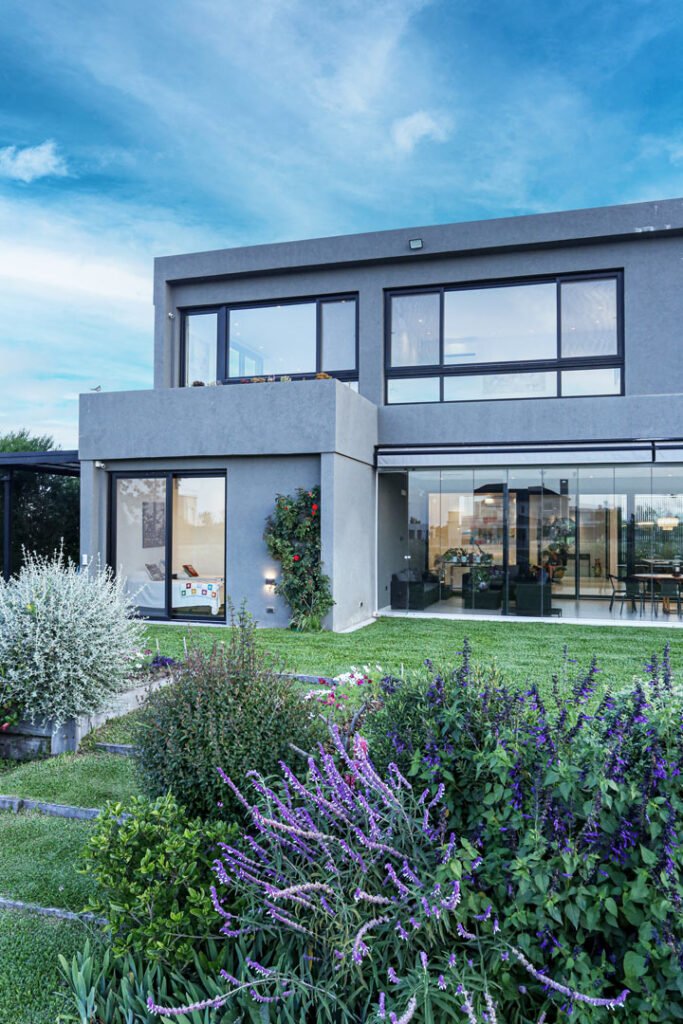 Contrafrente - Casa Gris - Buenos Aires, Escobar, Barrio Puerto Marinas