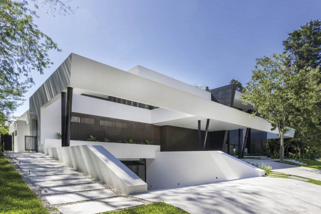 Frente - Forest House - Buenos Aires, Hudson, Abril Club de Campo