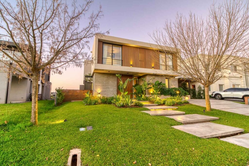 Frente - Magic House - Buenos Aires, Escobar, Puertos