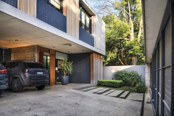 Casa Larralde - Buenos Aires, Zona Oeste del GBA