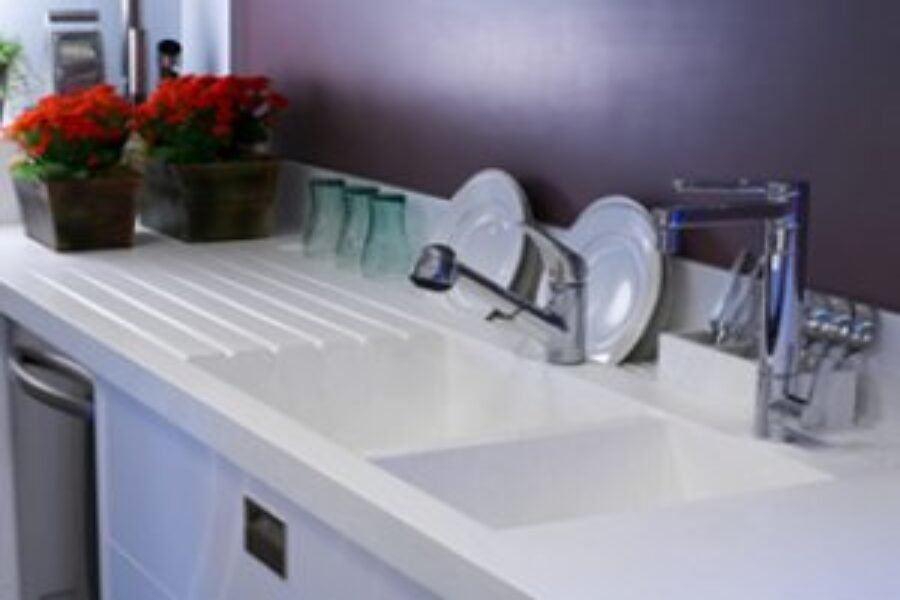 Superficies sólidas que reinventan las cocinas