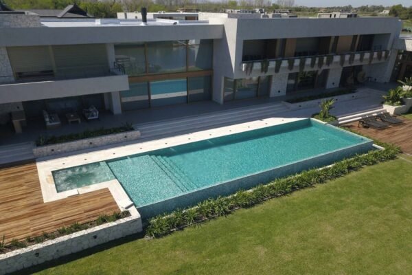 Piscina Albanueva I - Buenos Aires,Tigre, Rincon de Milberg, Albanueva