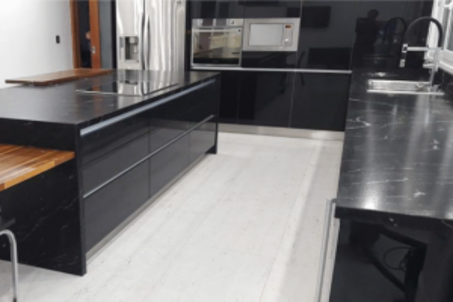 ¿Qué tipo de mesada elegir para tu cocina soñada?