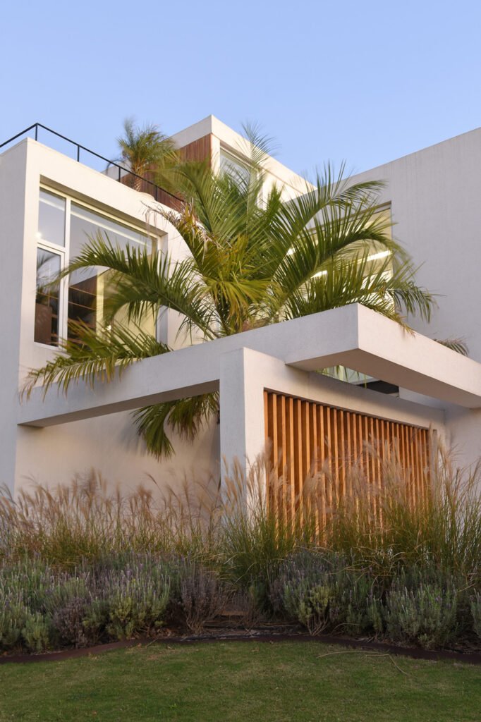 Frente - Casa Ritmo Contemporáneo - Buenos Aires, Nordelta, El Golf