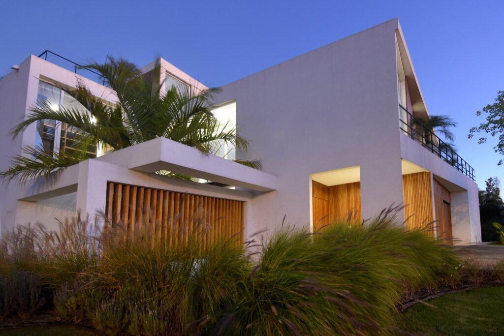 Frente - Casa Ritmo Contemporáneo - Buenos Aires, Nordelta, El Golf