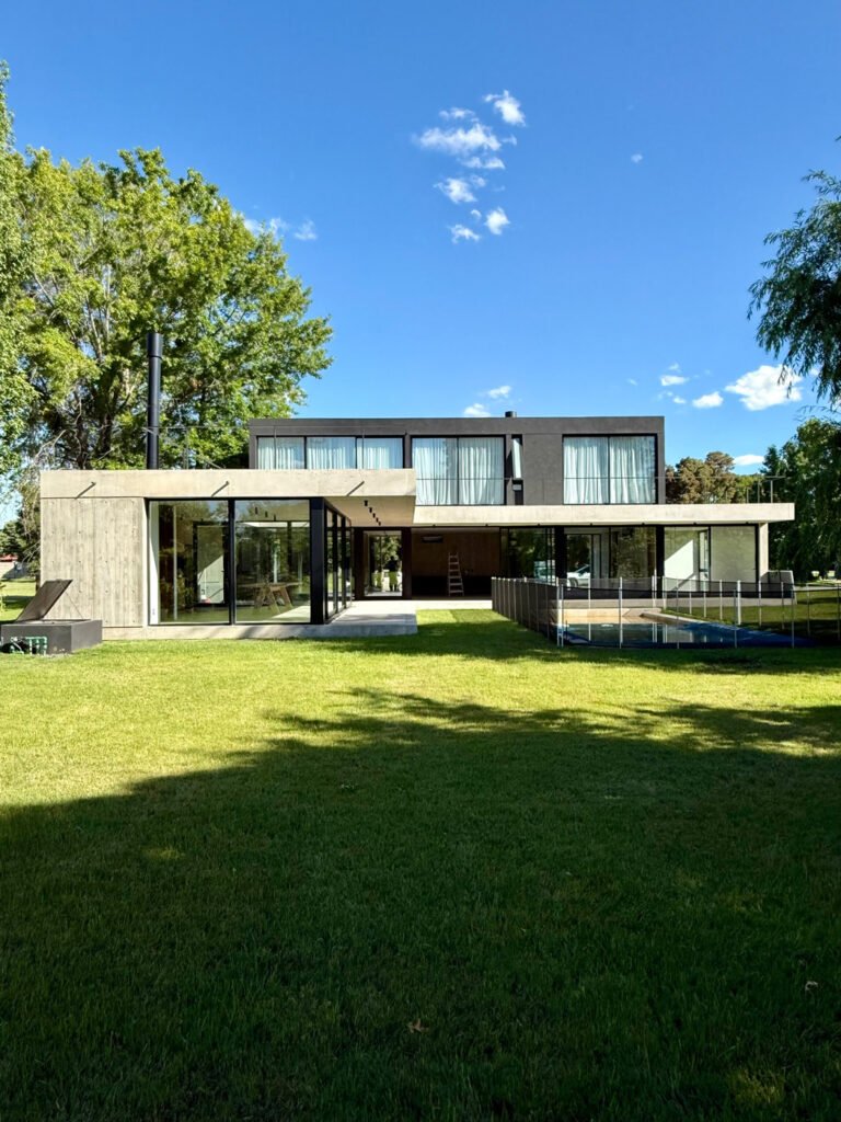 Galería - Casa GGNR - Buenos Aires, Tristán Suárez, Barrio El Ombú